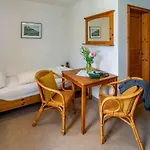 Landhotel Gut Wildberg Mit Badeteich Und Grossem Garten