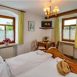 Landhotel Gut Wildberg Mit Badeteich Und Grossem Garten Meißen