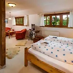 Hotel Landhotel Gut Wildberg Mit Badeteich Und Grossem Garten Meißen