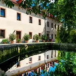 Landhotel Gut Wildberg Mit Badeteich Und Grossem Garten Hotel