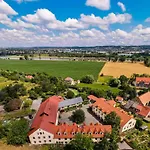 Landhotel Gut Wildberg Mit Badeteich Und Grossem Garten Hotel