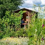 Hotel Landhotel Gut Wildberg Mit Badeteich Und Grossem Garten