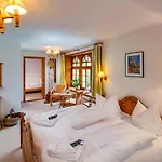Landhotel Gut Wildberg Mit Badeteich Und Grossem Garten Meißen