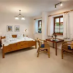 Landhotel Gut Wildberg Mit Badeteich Und Grossem Garten
