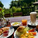 Landhotel Gut Wildberg Mit Badeteich Und Grossem Garten Hotel Meißen