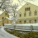Landhotel Gut Wildberg Mit Badeteich Und Grossem Garten
