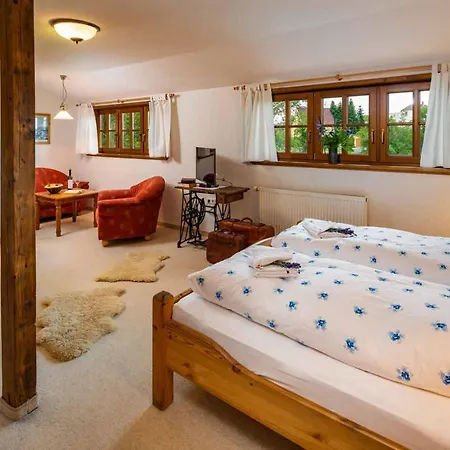 Hotell Gut Wildberg Mit Badeteich Und Grossem Garten Meißen