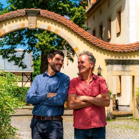 Hotel Gut Wildberg Mit Badeteich Meißen
