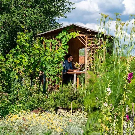 Hotell Gut Wildberg Mit Badeteich Und Grossem Garten