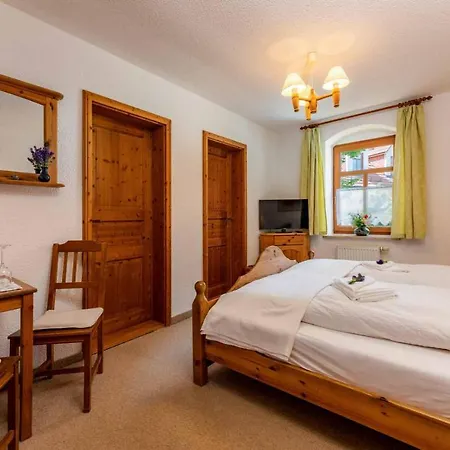 Hotell Gut Wildberg Mit Badeteich Und Grossem Garten