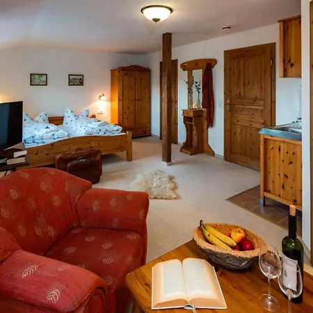 Hotell Gut Wildberg Mit Badeteich Und Grossem Garten Meißen