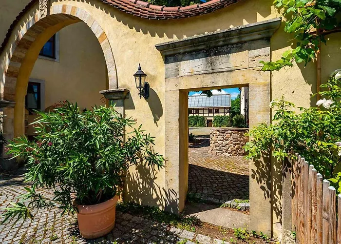 Landhotel Gut Wildberg Mit Badeteich Und Grossem Garten Hotel 3*