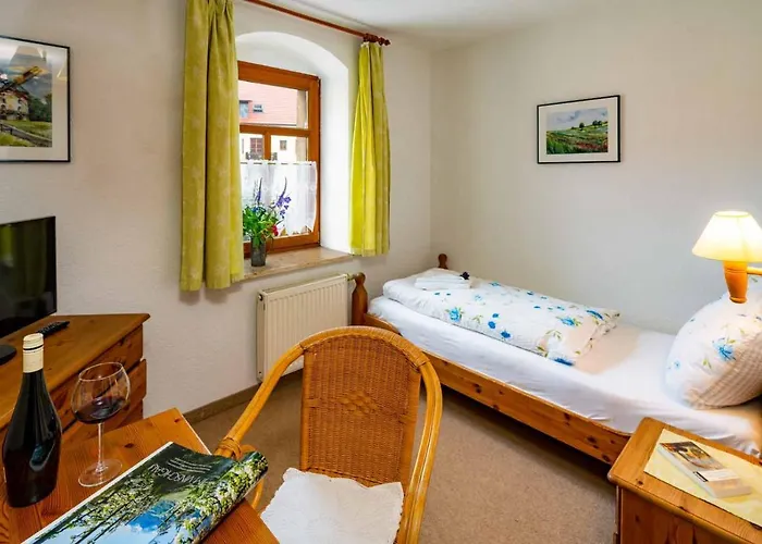 Landhotel Gut Wildberg Mit Badeteich Und Grossem Garten Meissen