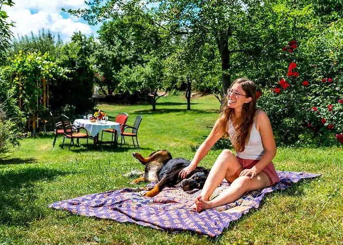Landhotel Gut Wildberg Mit Badeteich Und Grossem Garten Meissen