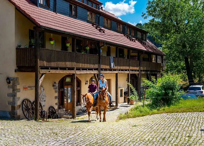 Landhotel Gut Wildberg Mit Badeteich Und Grossem Garten