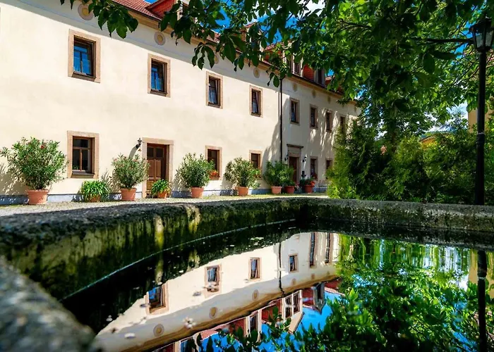 Landhotel Gut Wildberg Mit Badeteich Und Grossem Garten Hotel