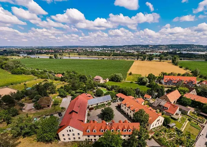 Landhotel Gut Wildberg Mit Badeteich Und Grossem Garten Hotel