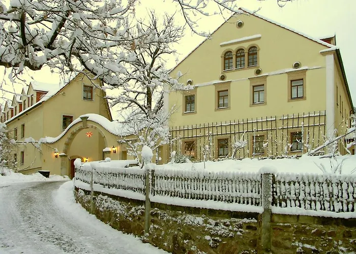 Landhotel Gut Wildberg Mit Badeteich Und Grossem Garten