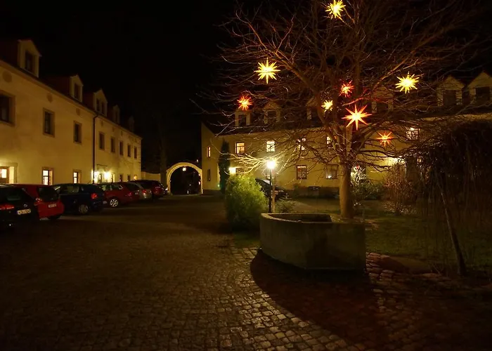 Landhotel Gut Wildberg Mit Badeteich Und Grossem Garten Meissen